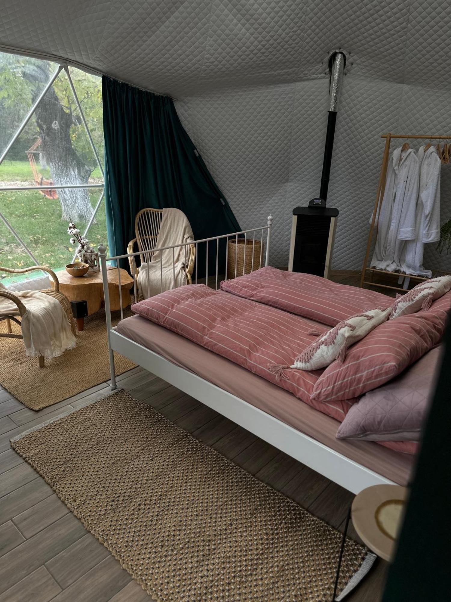 Готель The Frog Glamping Хорезу Екстер'єр фото